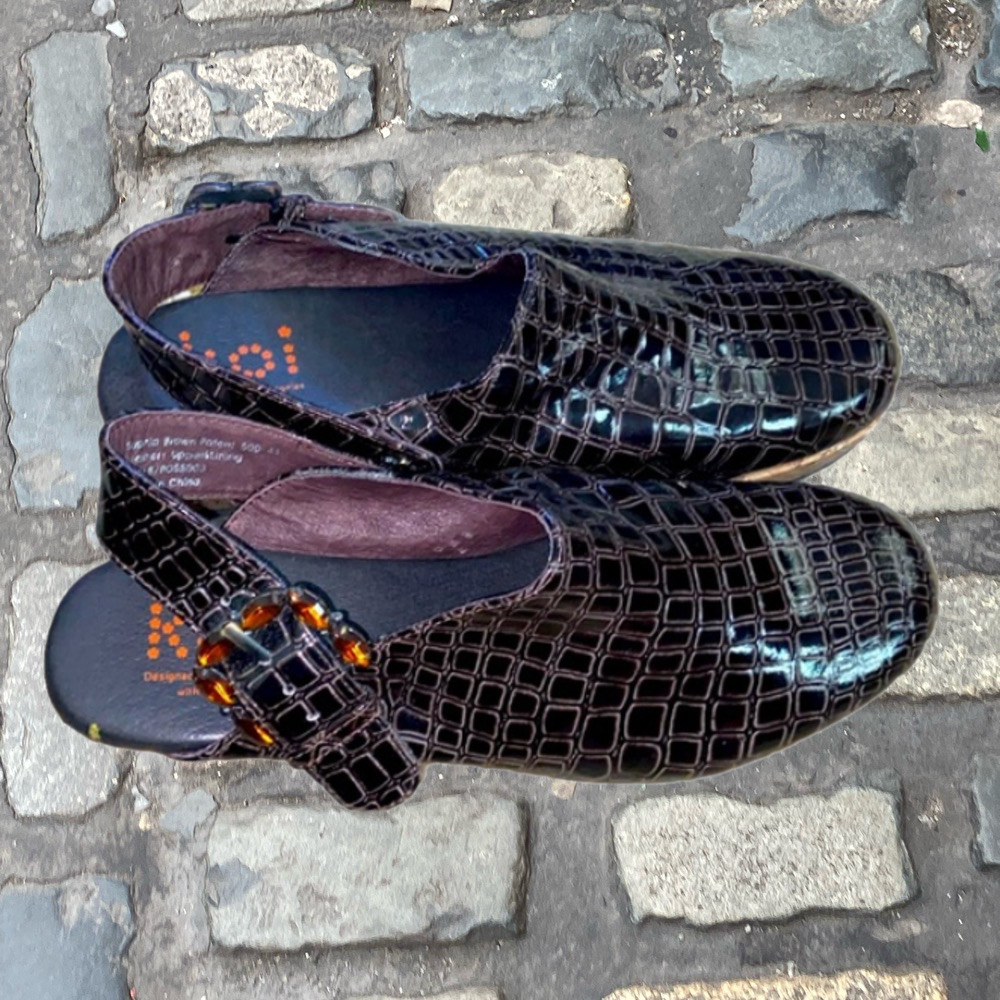 KOI by SANITA Women's Brown Snake Print Crocs clogs Size 8 cork